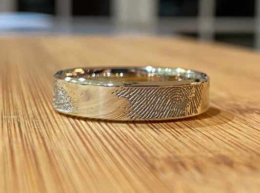 Telesto in Solid Gold